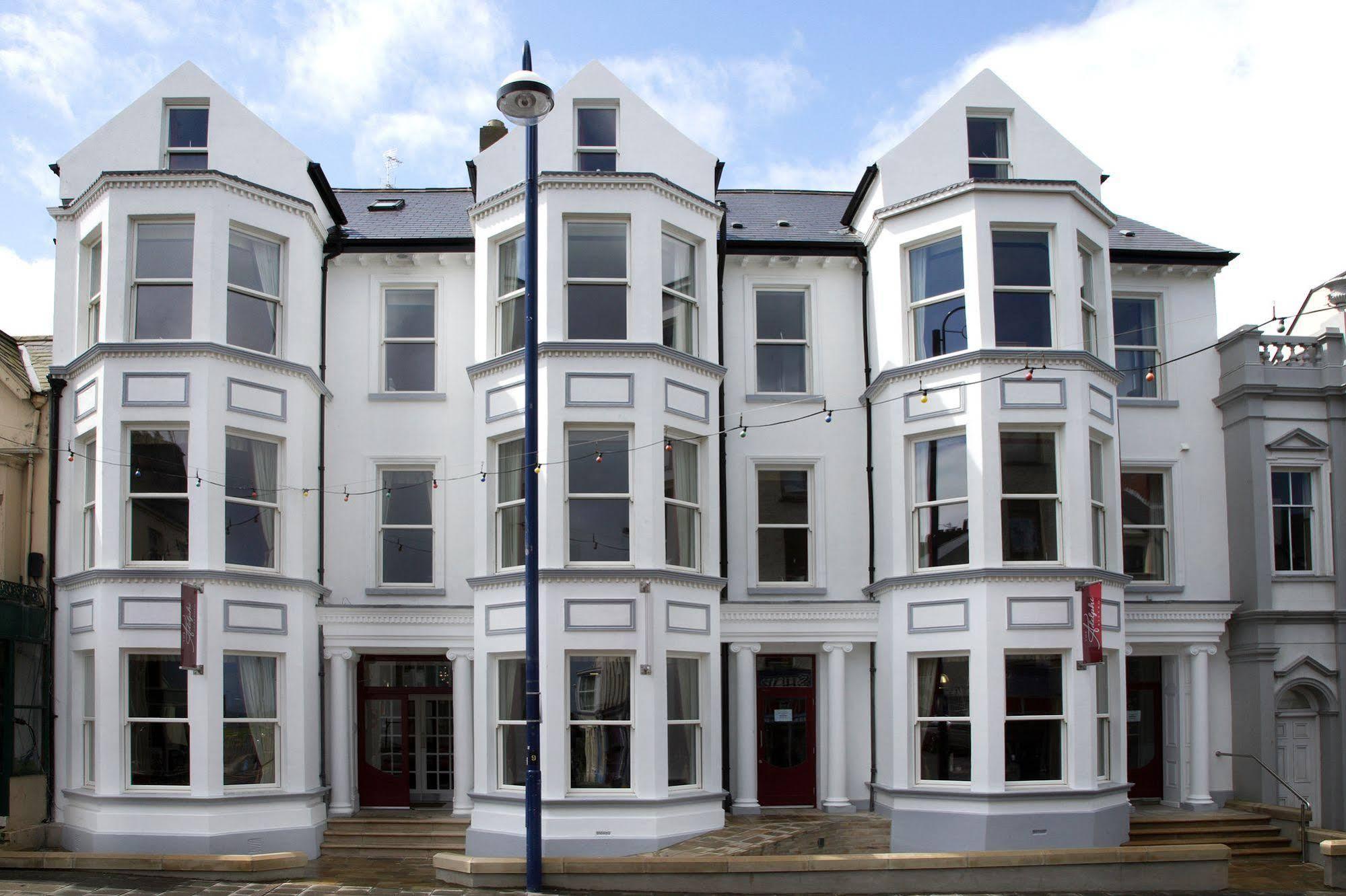 Hotel Portrush Adelphi Exterior foto The former hotel