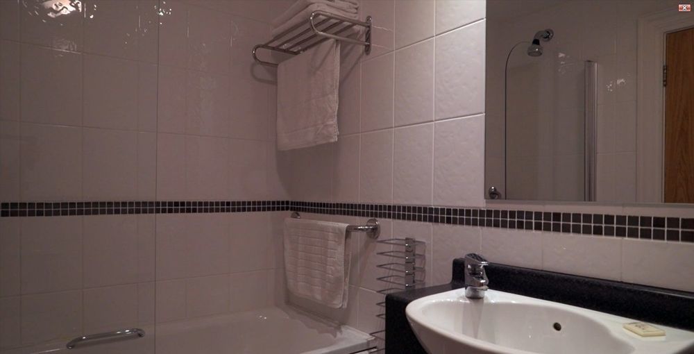 Hotel Portrush Adelphi Exterior foto Bathroom