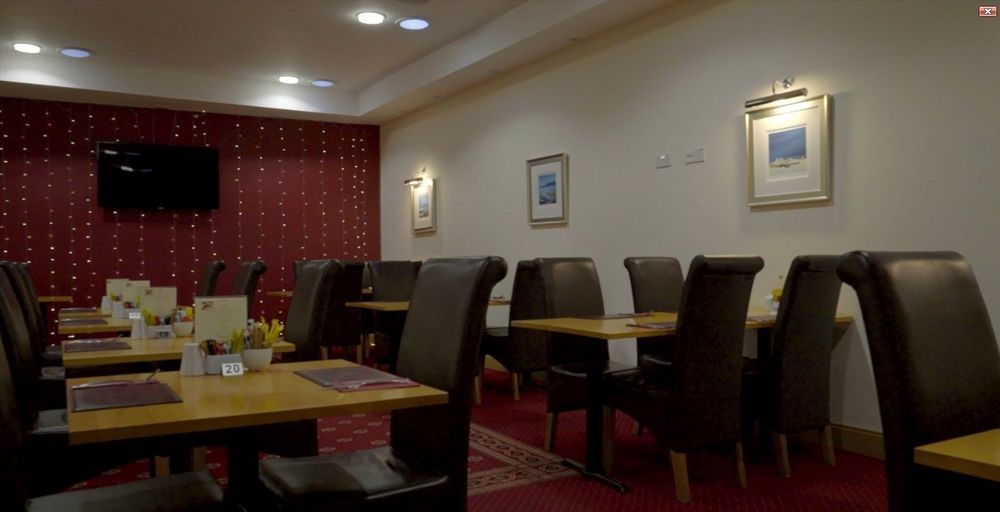 Hotel Portrush Adelphi Exterior foto The interior of the lounge