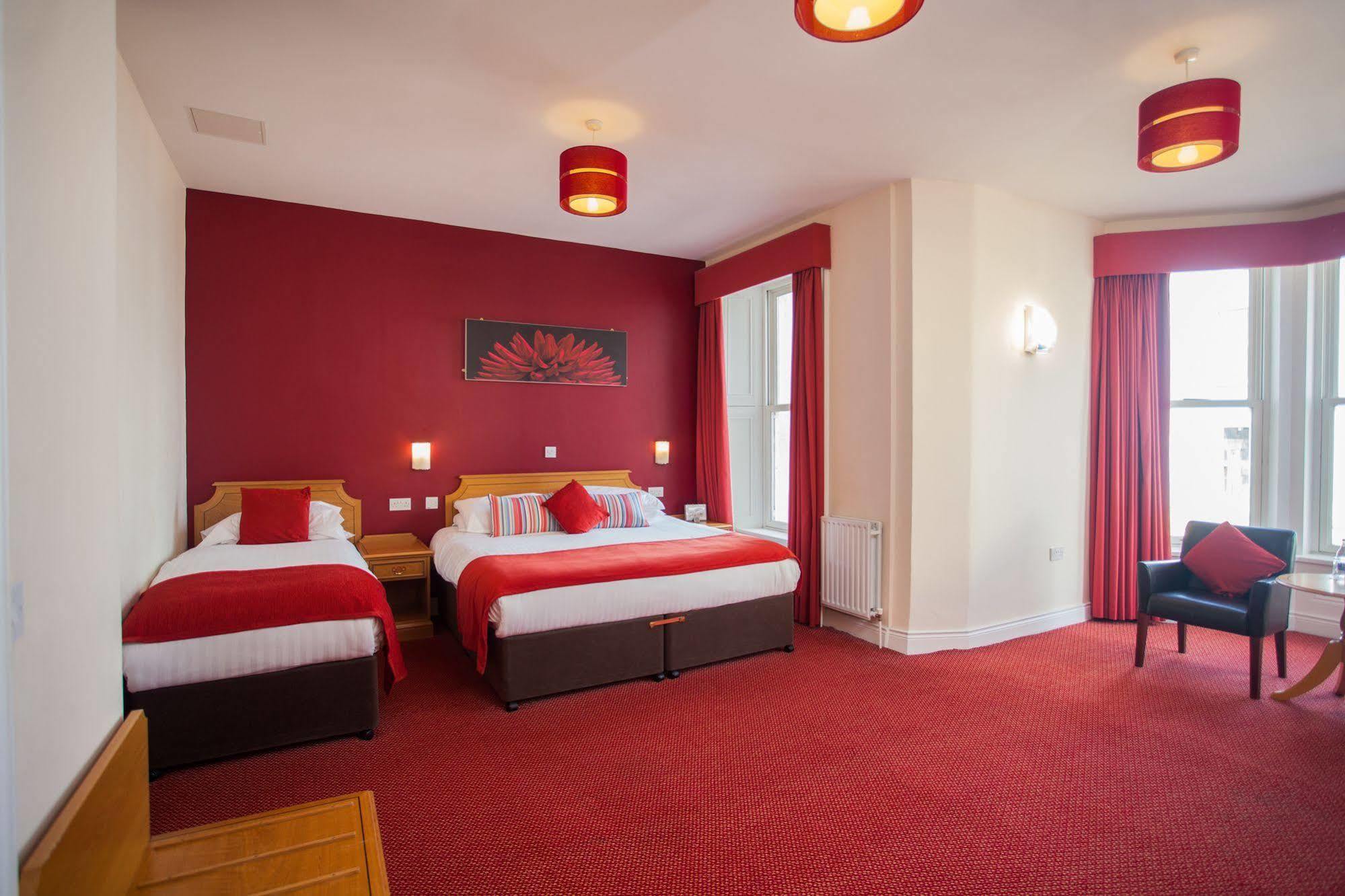 Hotel Portrush Adelphi Exterior foto A room at the hotel